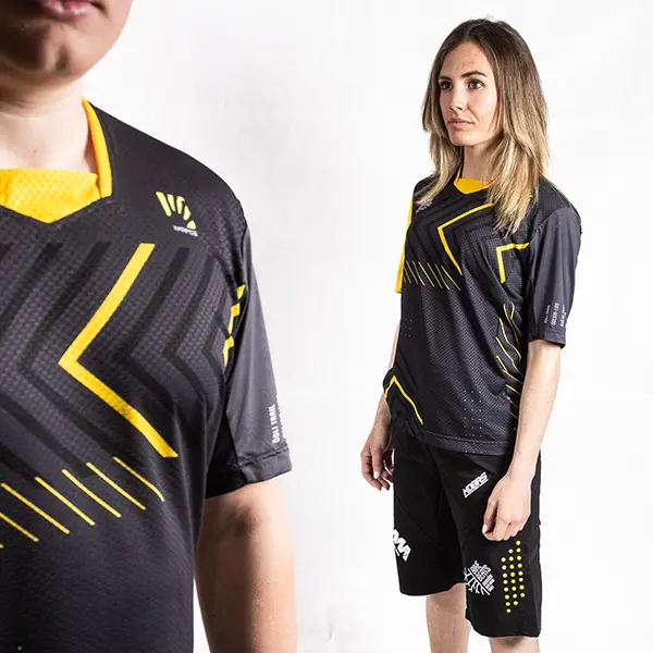 T-Shirt-BB-grafica-black-yellow_03.webp