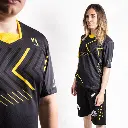 T-Shirt-BB-grafica-black-yellow_03.webp