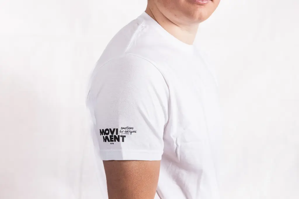 T-Shirt mit Logo auf dem Ärmel